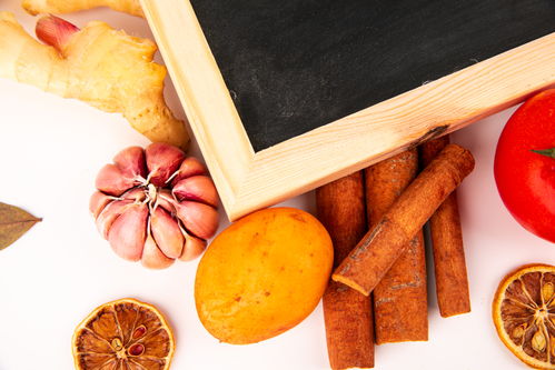 白底背景下的蔬果攝影藝術 蔬菜零售的視覺營銷策略